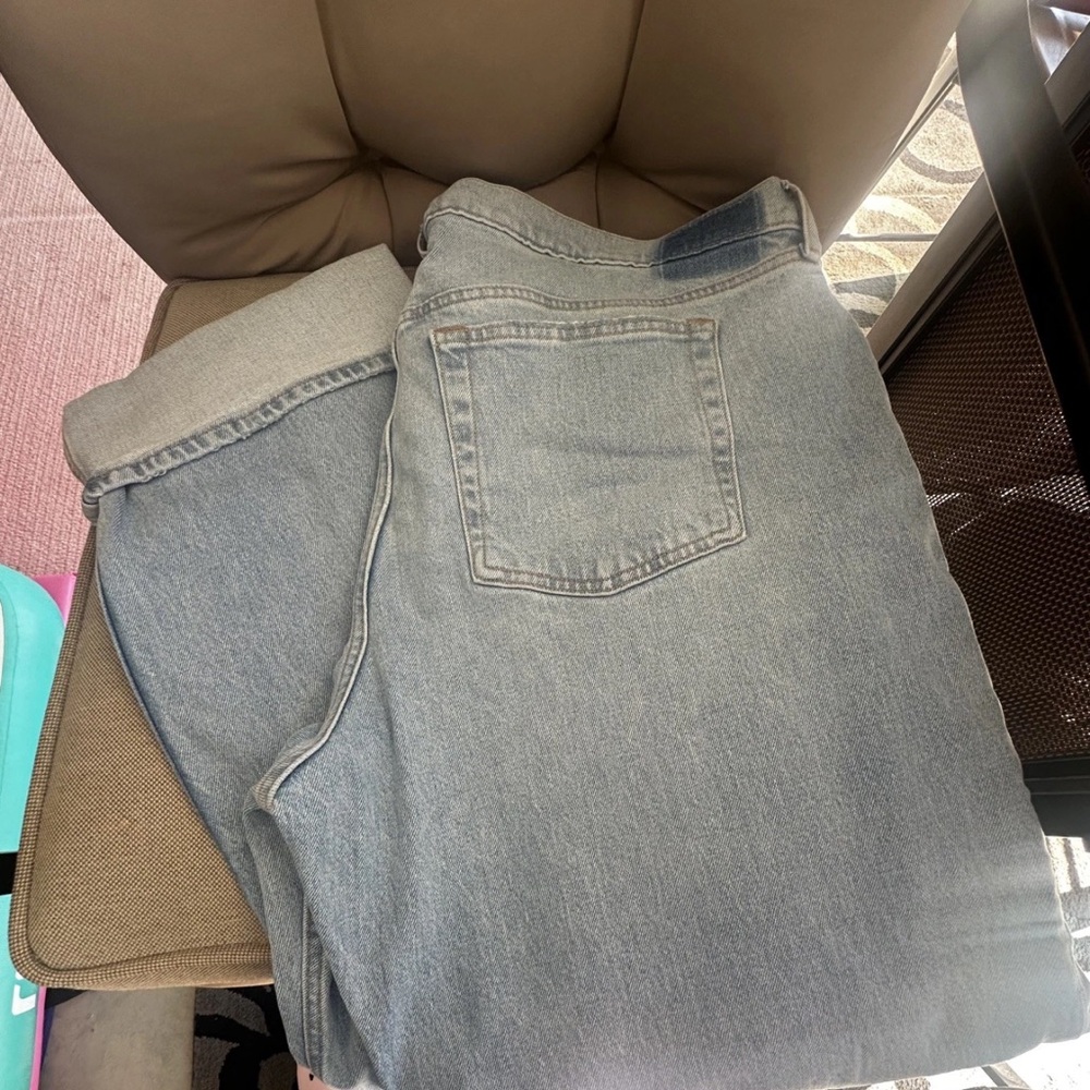 Abercrombie & Fitch Light Wash Blue Women’s Jeans